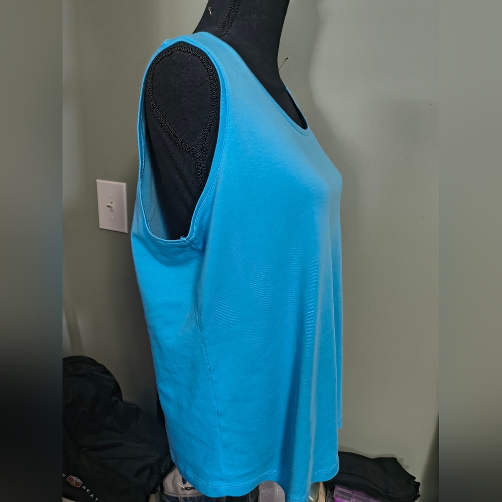 Isaac Mizrahi Vibrant Blue Tank Top